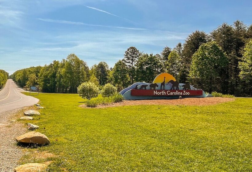 Quaint Asheboro Home ~ 1 Mi To North Carolina Zoo!