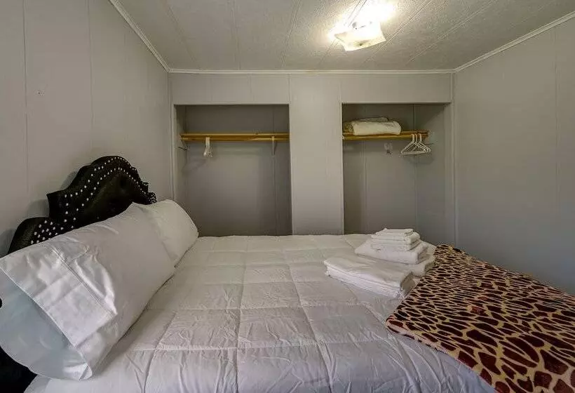 Quaint Asheboro Home ~ 1 Mi To North Carolina Zoo!