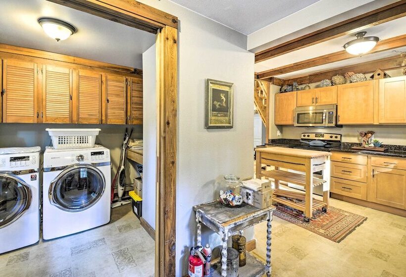 Pet Friendly Cabin: Minutes To Gig Harbor!