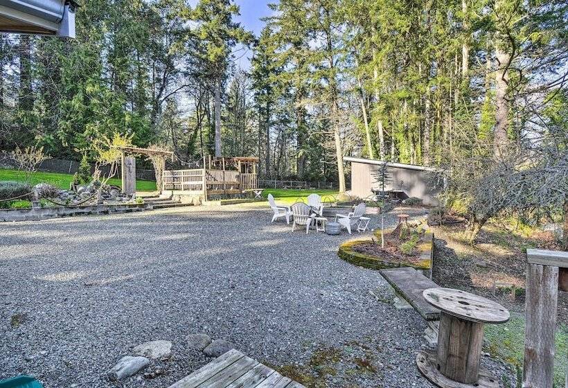 Pet Friendly Cabin: Minutes To Gig Harbor!