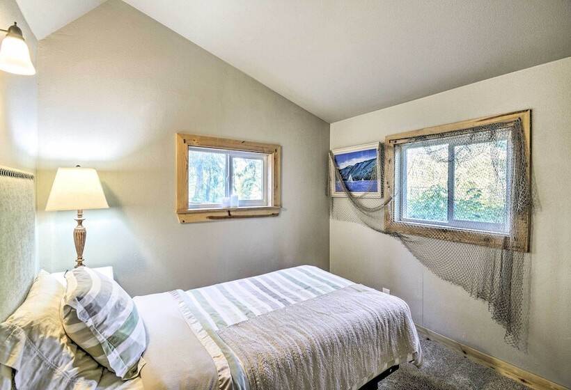 Pet Friendly Cabin: Minutes To Gig Harbor!