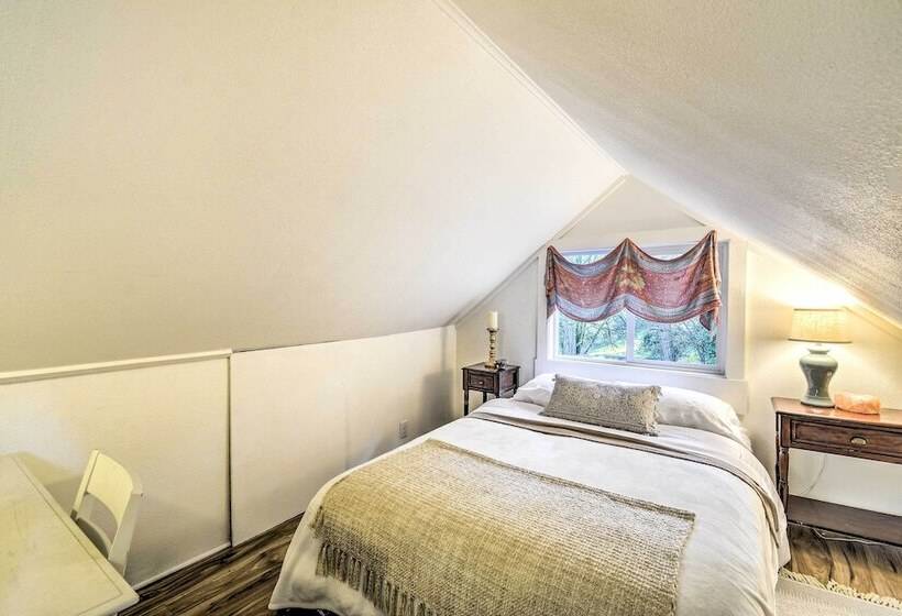 Pet Friendly Cabin: Minutes To Gig Harbor!