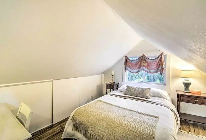 Pet Friendly Cabin: Minutes To Gig Harbor!