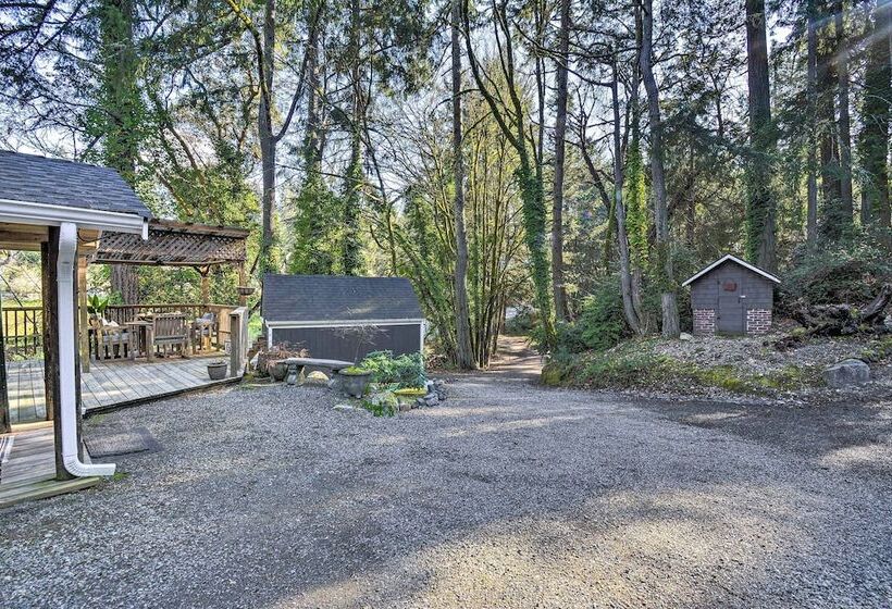 Pet Friendly Cabin: Minutes To Gig Harbor!