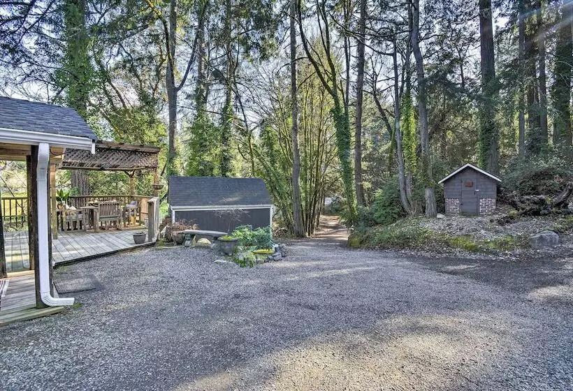 Pet Friendly Cabin: Minutes To Gig Harbor!