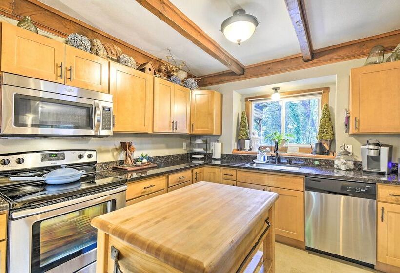 Pet Friendly Cabin: Minutes To Gig Harbor!