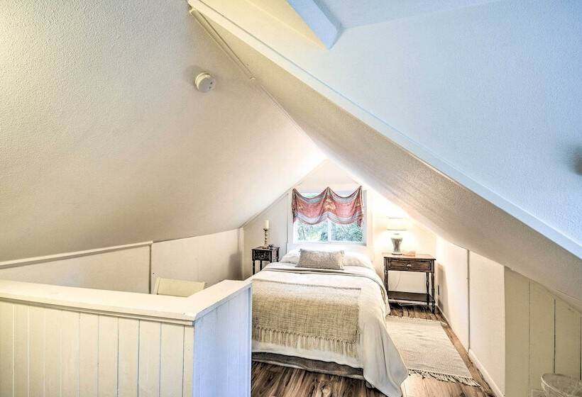 Pet Friendly Cabin: Minutes To Gig Harbor!