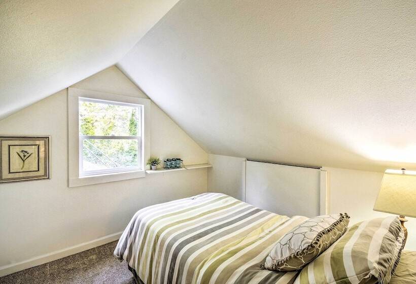 Pet Friendly Cabin: Minutes To Gig Harbor!