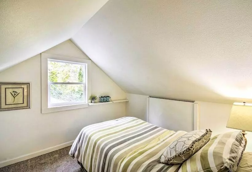 Pet Friendly Cabin: Minutes To Gig Harbor!