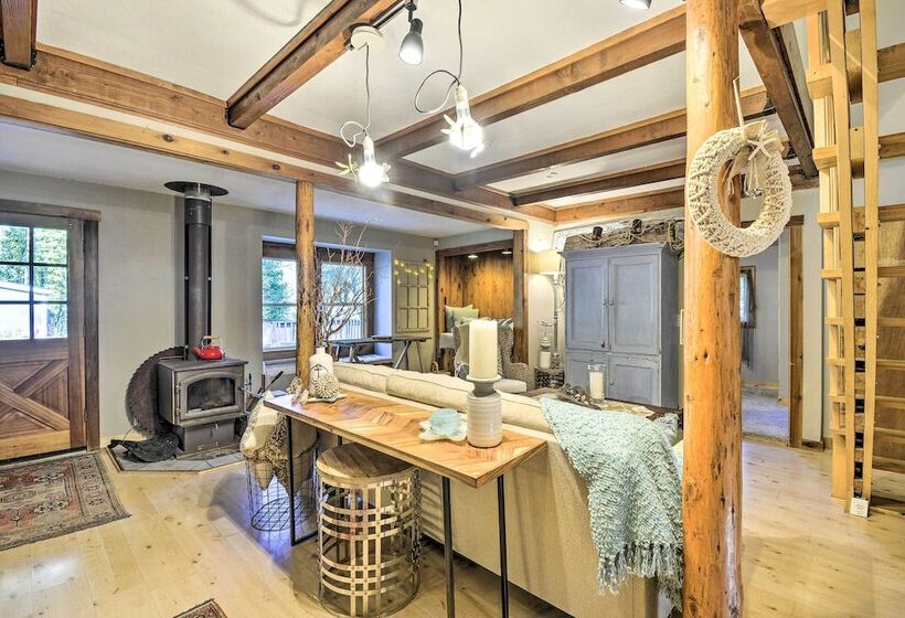 Pet Friendly Cabin: Minutes To Gig Harbor!