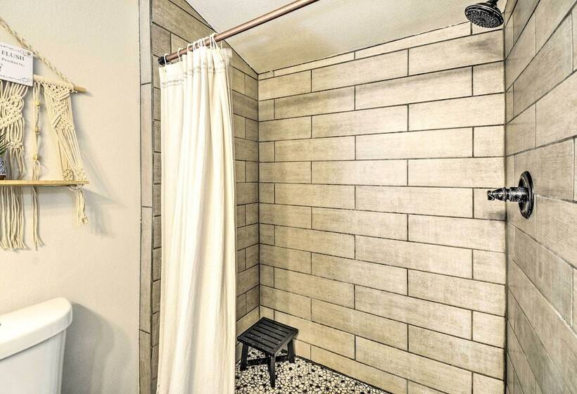 Pet Friendly Cabin: Minutes To Gig Harbor!