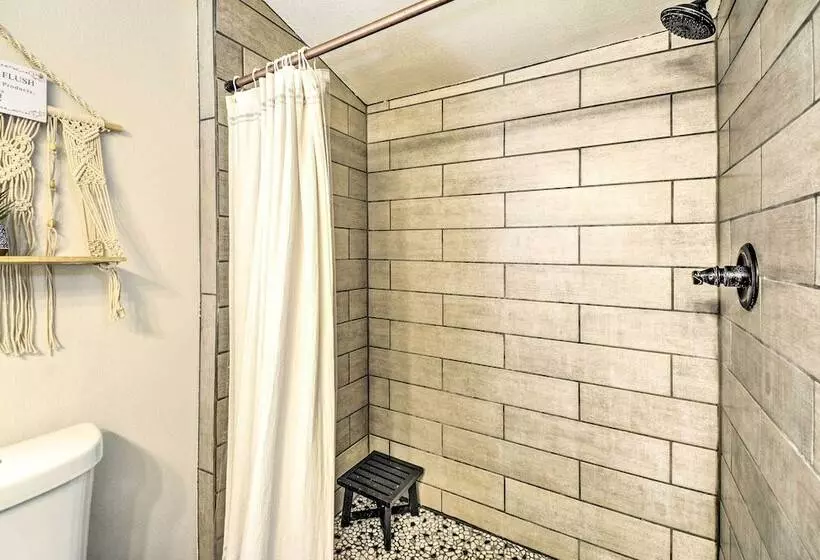 Pet Friendly Cabin: Minutes To Gig Harbor!