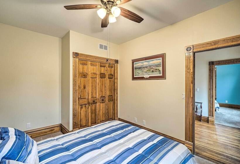 < 1 Mi To Downtown: Historic Dubuque Gem!