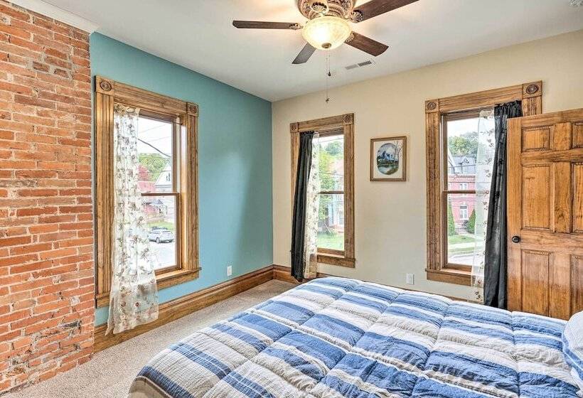 < 1 Mi To Downtown: Historic Dubuque Gem!