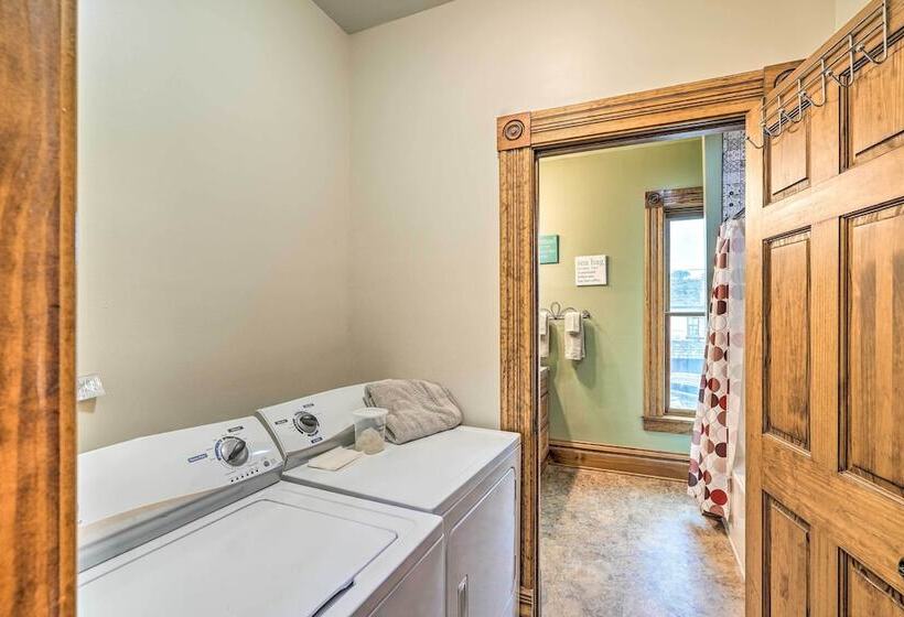 < 1 Mi To Downtown: Historic Dubuque Gem!