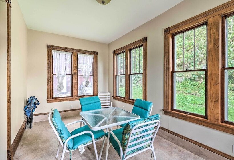 < 1 Mi To Downtown: Historic Dubuque Gem!