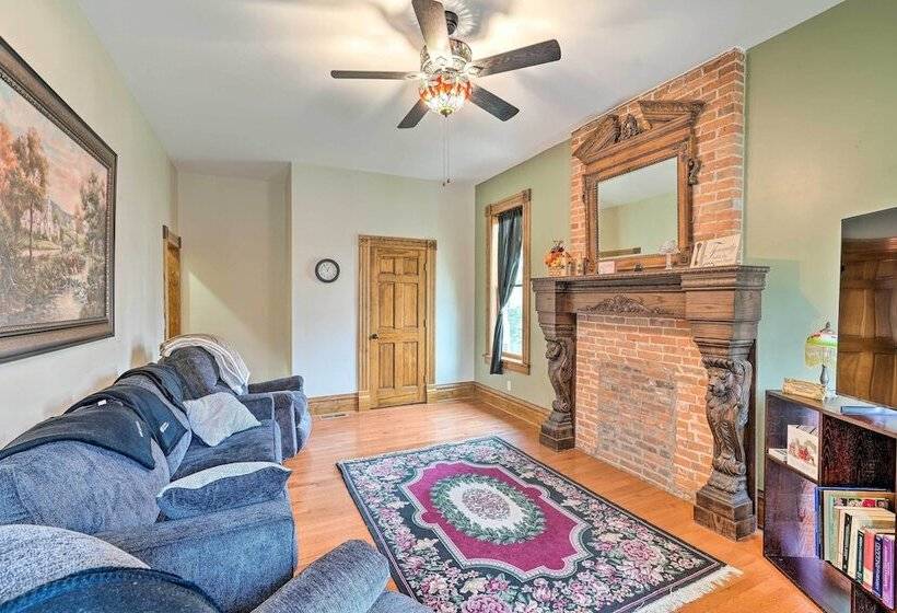 < 1 Mi To Downtown: Historic Dubuque Gem!