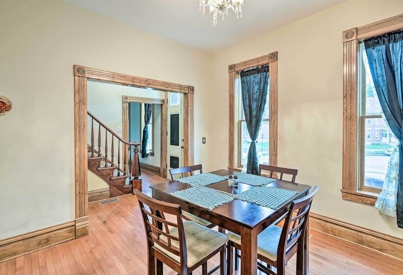 < 1 Mi To Downtown: Historic Dubuque Gem!