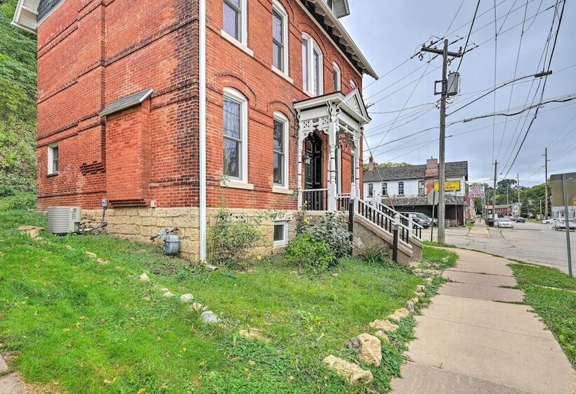 < 1 Mi To Downtown: Historic Dubuque Gem!