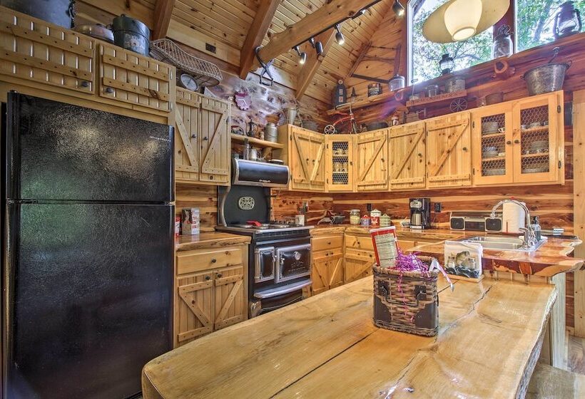 Macks Creek Cabin On 30 Acres W/ Dock & Watercraft