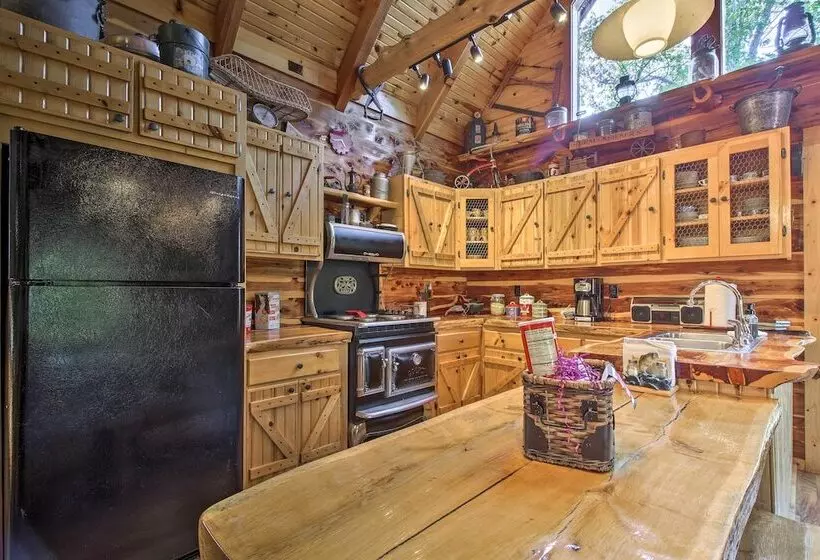 Macks Creek Cabin On 30 Acres W/ Dock & Watercraft