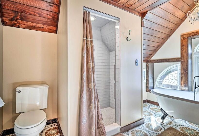 Restored Victorian Home Walk To Downtown Hawley!