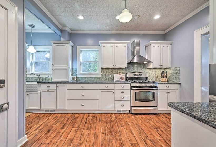 Restored Victorian Home Walk To Downtown Hawley!