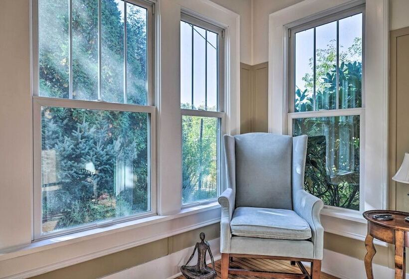 Restored Victorian Home Walk To Downtown Hawley!