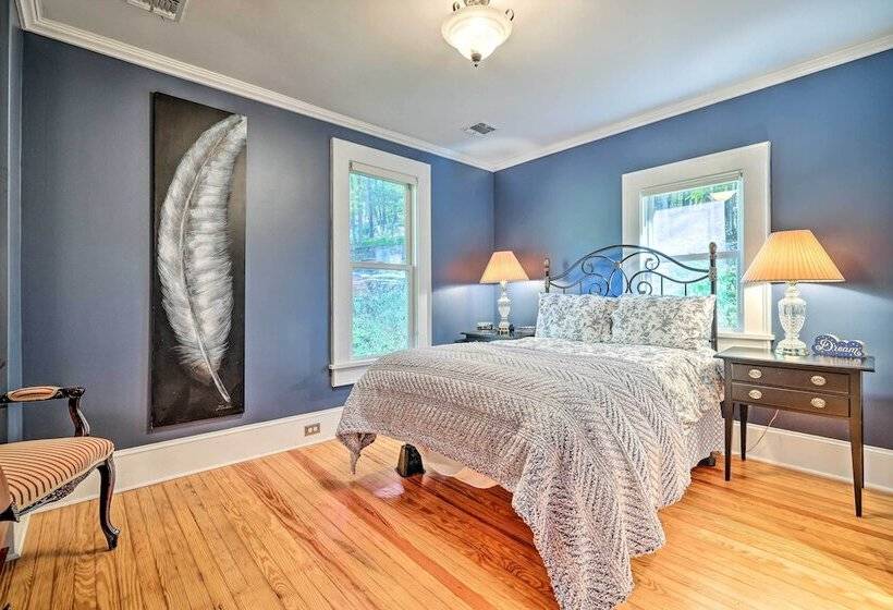 Restored Victorian Home Walk To Downtown Hawley!