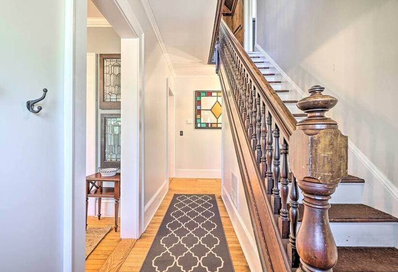 Restored Victorian Home Walk To Downtown Hawley!