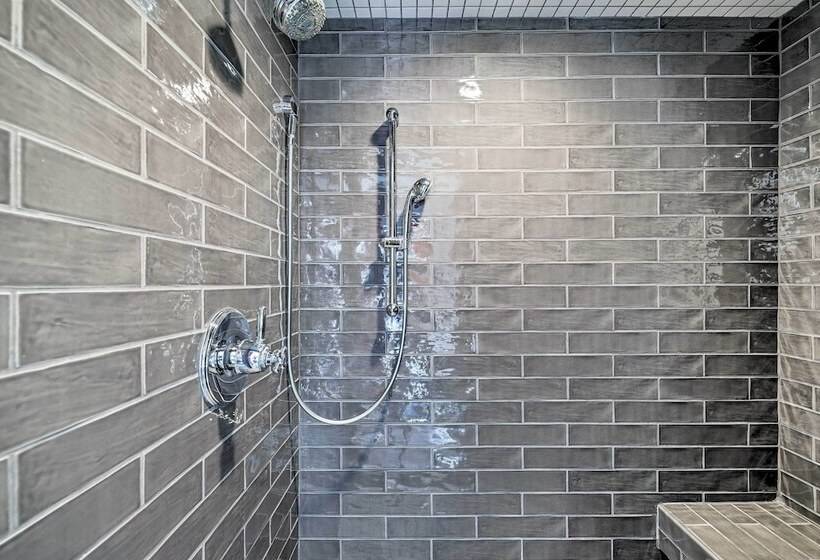 Restored Victorian Home Walk To Downtown Hawley!