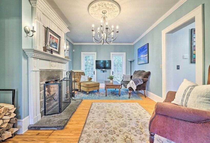 Restored Victorian Home Walk To Downtown Hawley!