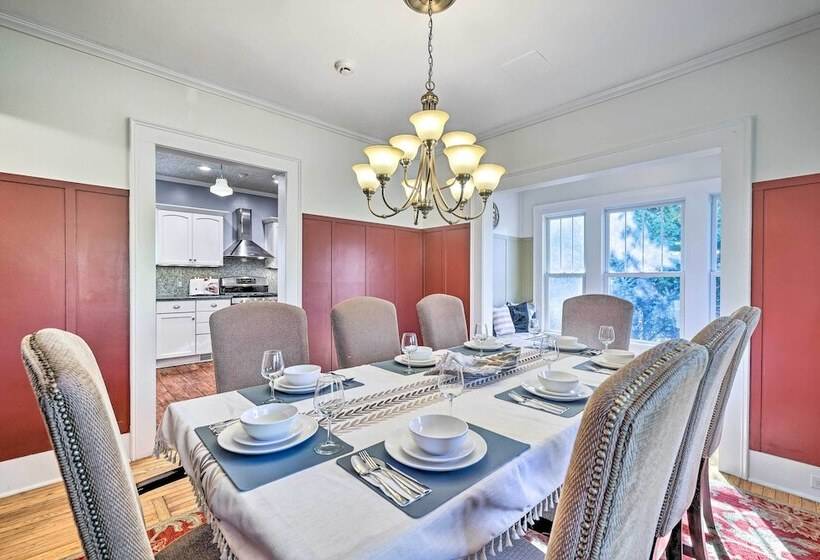 Restored Victorian Home Walk To Downtown Hawley!