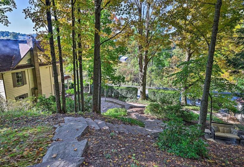 Restored Victorian Home Walk To Downtown Hawley!