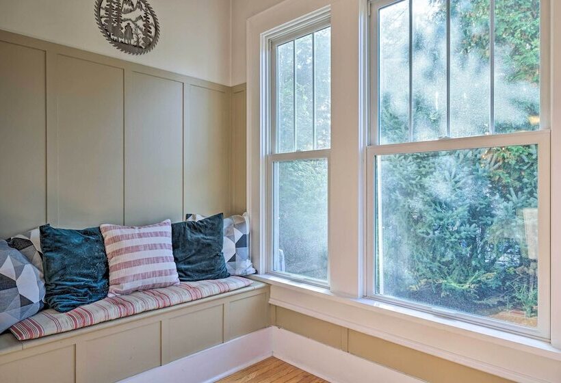 Restored Victorian Home Walk To Downtown Hawley!