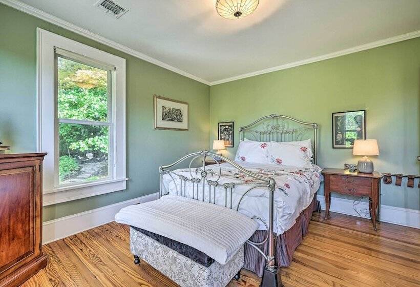 Restored Victorian Home Walk To Downtown Hawley!