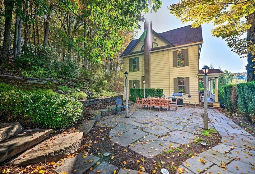 Restored Victorian Home Walk To Downtown Hawley!