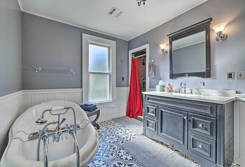 Restored Victorian Home Walk To Downtown Hawley!