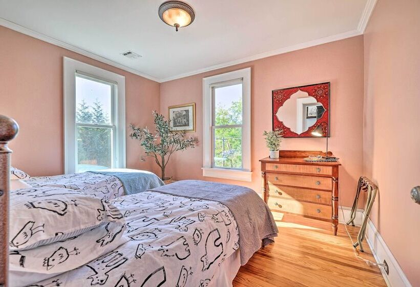 Restored Victorian Home Walk To Downtown Hawley!