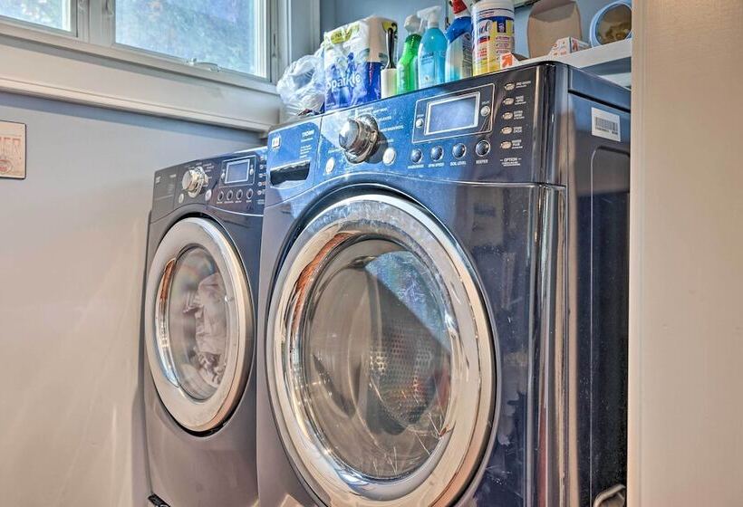 Restored Victorian Home Walk To Downtown Hawley!