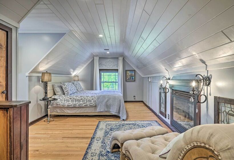 Restored Victorian Home Walk To Downtown Hawley!