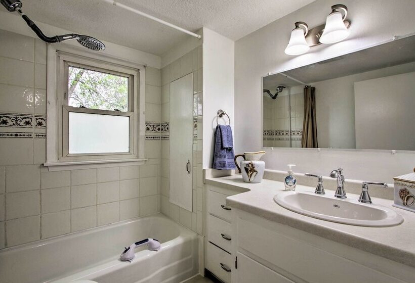 Rochester House W/ Yard   5 Minutes To Mayo Clinic