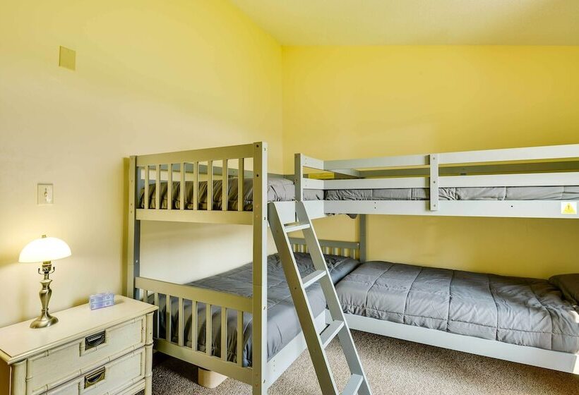 Scenic Cape Vincent Retreat: Walk To Marina!