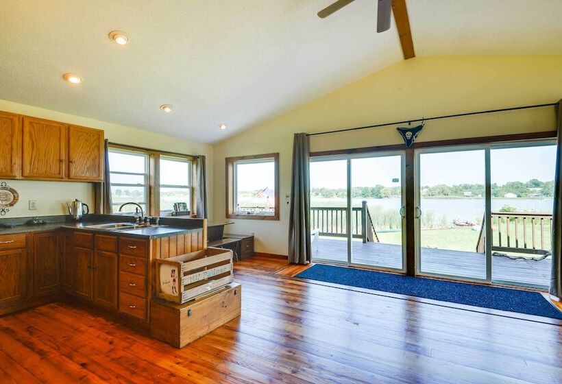 Scenic Cape Vincent Retreat: Walk To Marina!