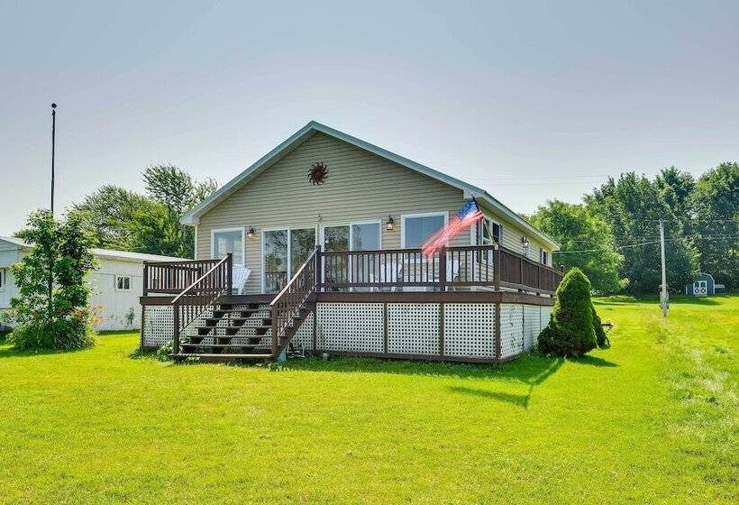 Scenic Cape Vincent Retreat: Walk To Marina!