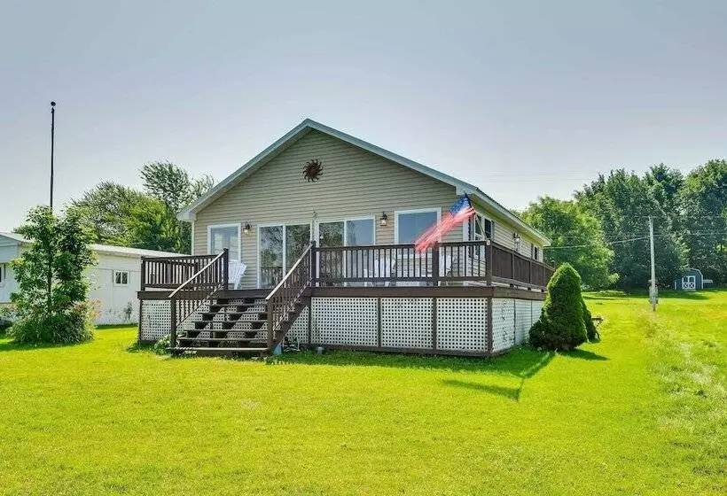 Scenic Cape Vincent Retreat: Walk To Marina!