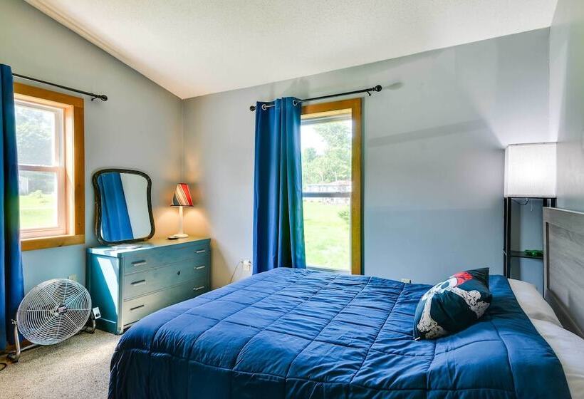 Scenic Cape Vincent Retreat: Walk To Marina!