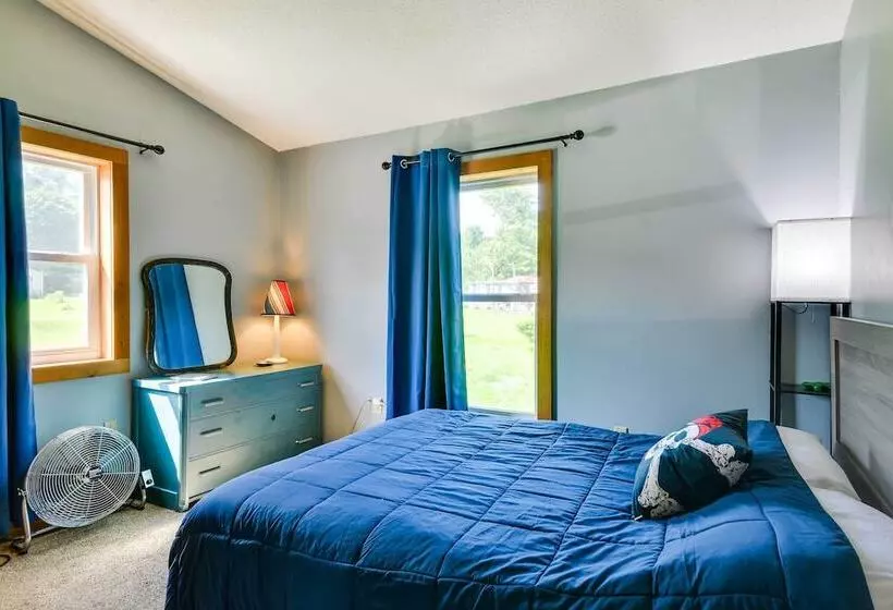 Scenic Cape Vincent Retreat: Walk To Marina!