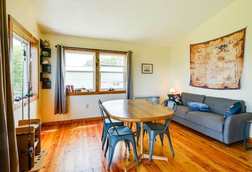 Scenic Cape Vincent Retreat: Walk To Marina!