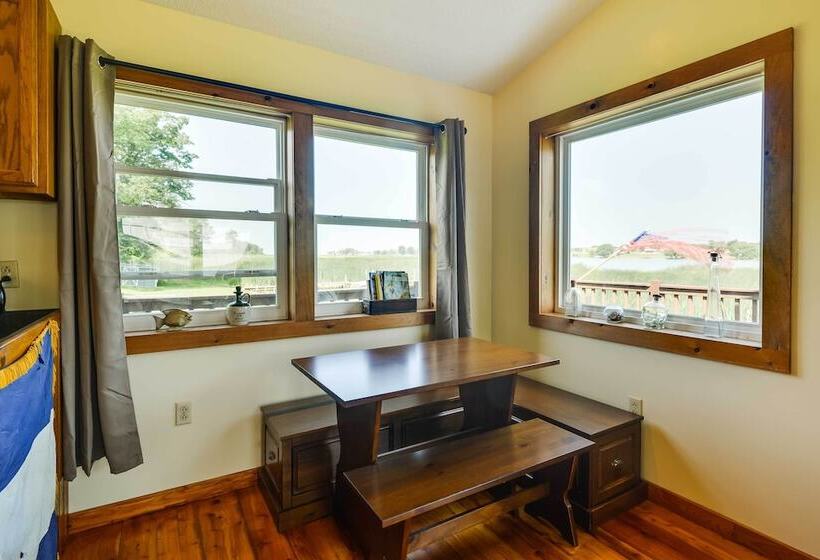 Scenic Cape Vincent Retreat: Walk To Marina!